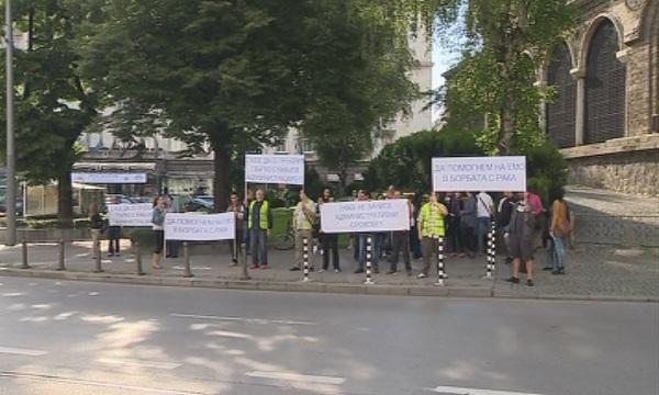 Животът на млад мъж в ръцете на мудна администрация