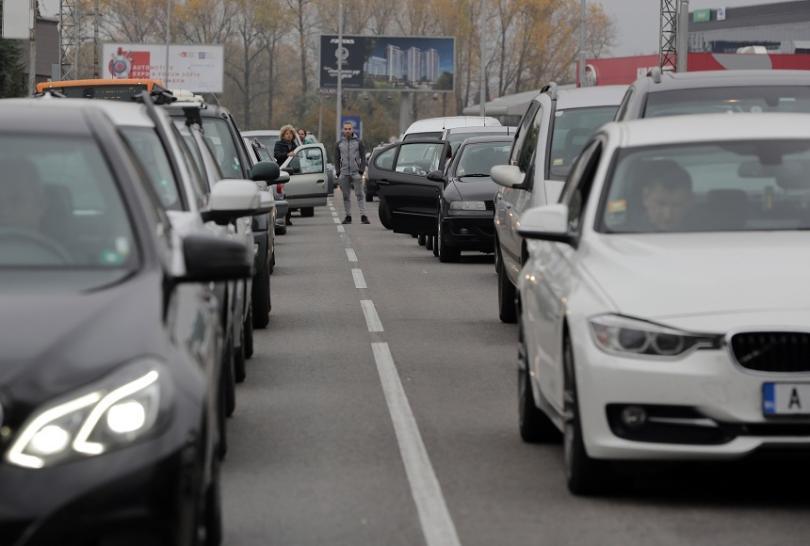 снимка 1 Жителите на няколко столични квартала блокираха днес основни пътища