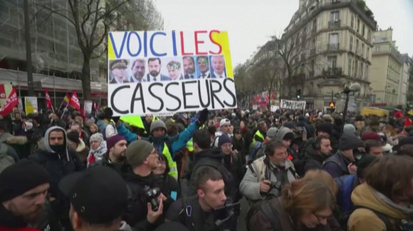 Франция е в режим стачка Недоволството на милиони работници от