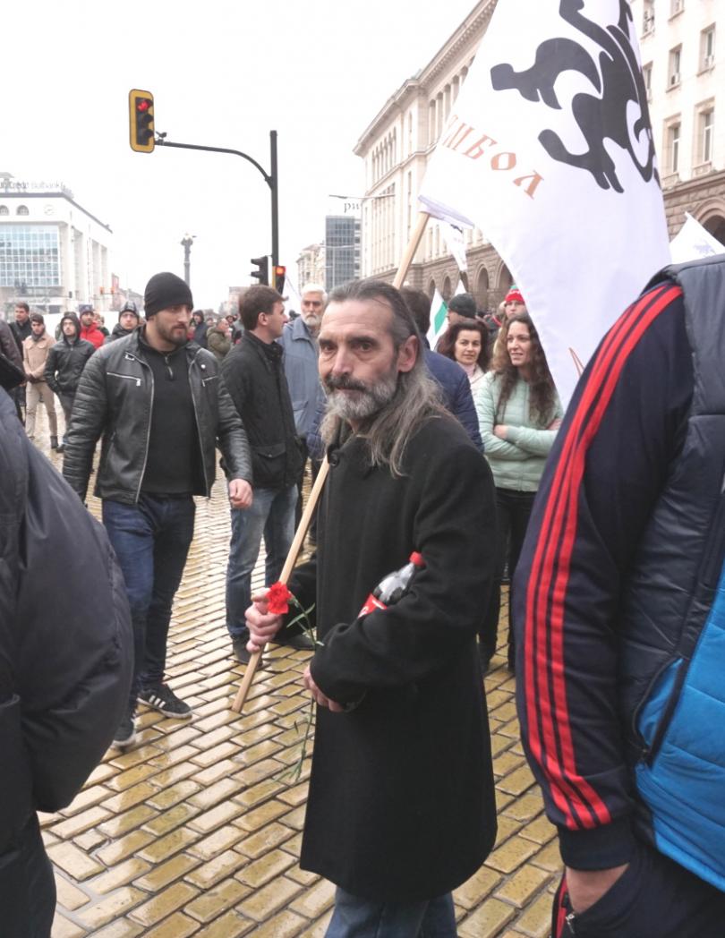 снимка 8 Около 40 души са пострадали от лютивия спрей на протеста пред МРРБ