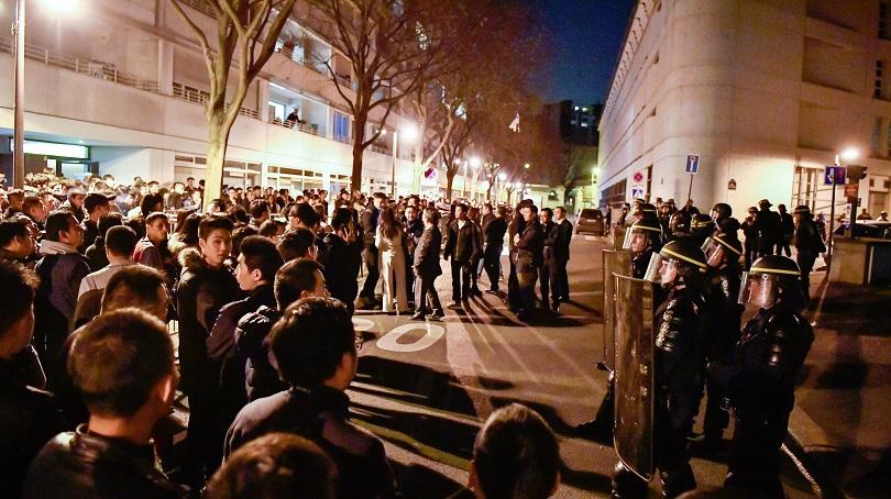 френската полиция арестува души време протест париж