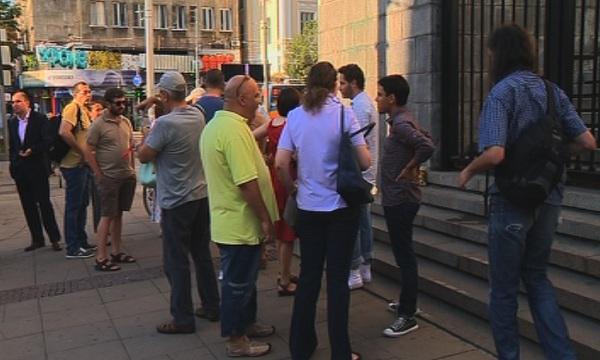 Протести срещу разпитите на прокуратурата на редактори от Капитал