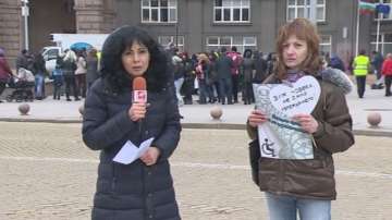 Родители на деца с увреждания протестират