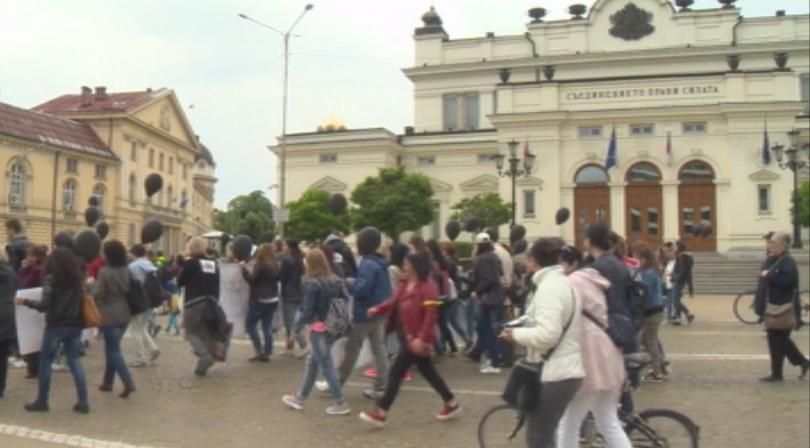 Протестиращите родители на деца с увреждания: Държавата ни игнорира