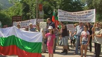 Жители на 3 родопски села протестираха заради разрушен път