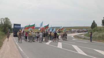 Работниците от Автомагистрали Черно море отново протестират