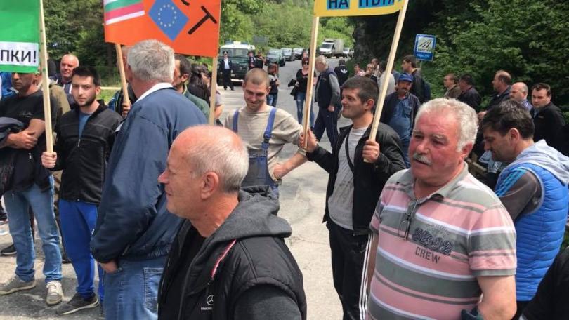 снимка 1 ​Пореден протест на жителите на баташкото село Нова махала