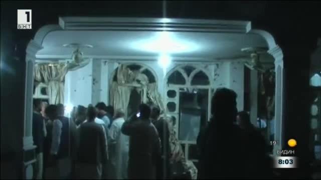 Близо 30 души загинаха при атентат в шиитска джамия в Афганистан