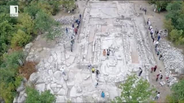 Осветиха храм, открит в Перперикон