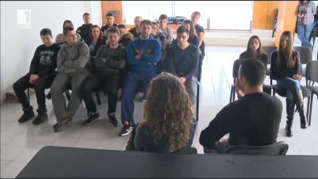 Избирам да избирам: От къде научават новините за политиката учениците от Перник?