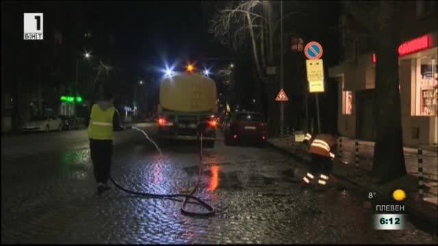 Започна пролетното миене на улиците в София