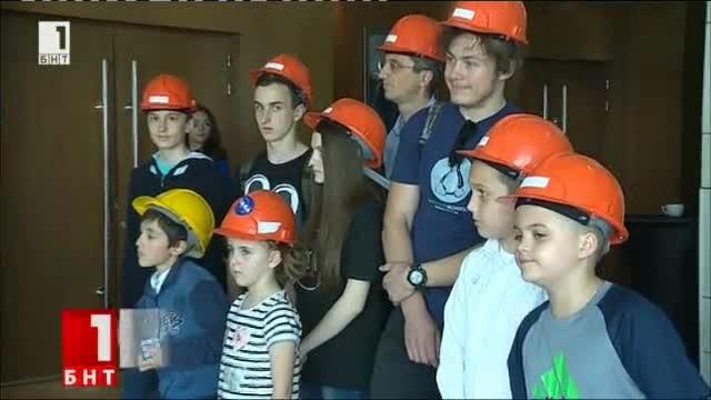 Какво учат децата в училището по роботика