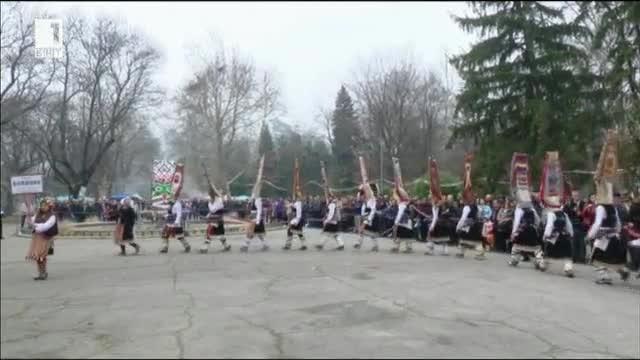 Маскирани от цялата страна гониха злите сили на фестивала Кукерландия