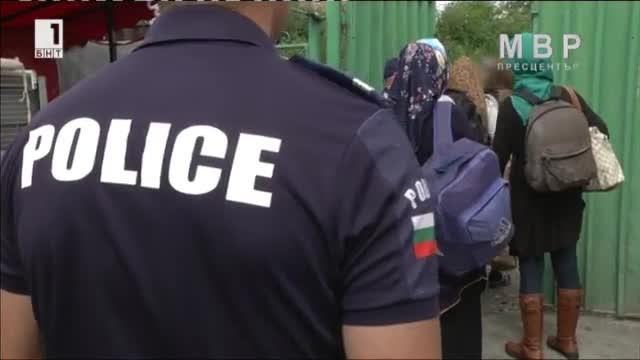 Съдът остави в ареста трима от полицаите, обвинени в каналджийство