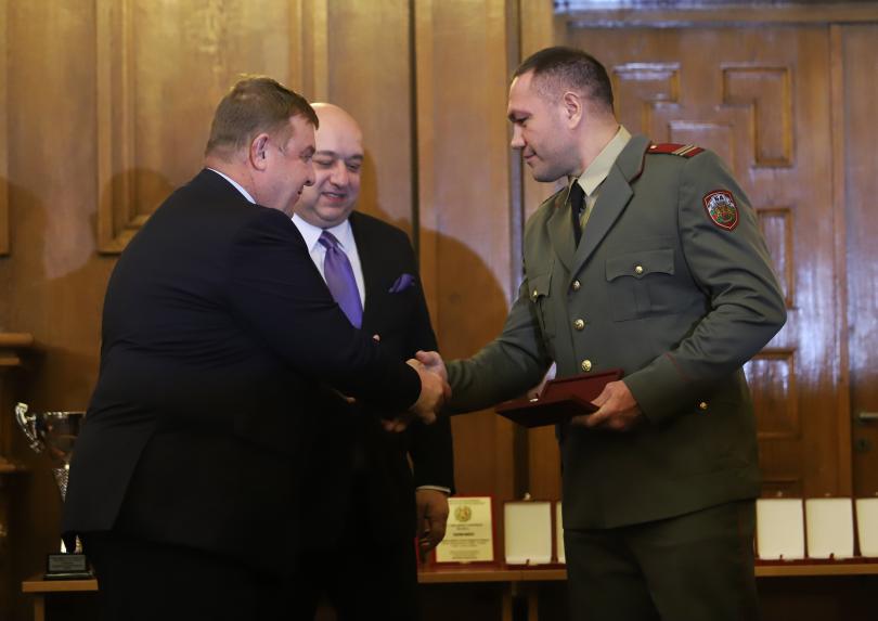 снимка 2 Повишиха Кубрат Пулев в лейтенант от резерва