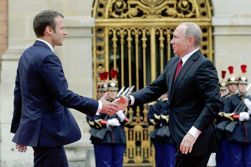 снимка 3 Путин пристигна във Франция за първа среща с Макрон