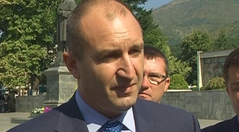  Ген. Румен Радев предлага да бъде обявен лимит за бежанци