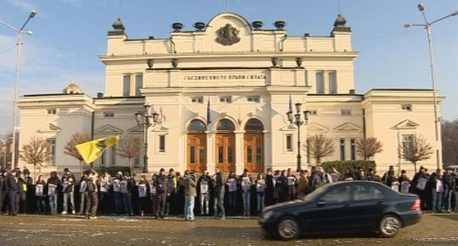 Ранобудните студенти с акция пред парламента