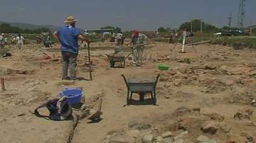 Безработни помагат на археолози при търсенето на артефакти