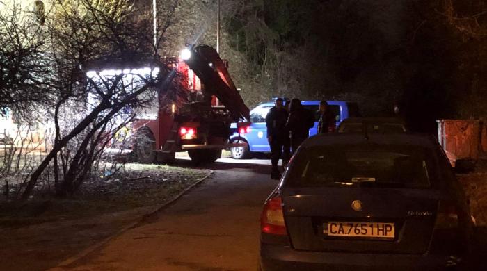 снимка 1 Застреляха 48-годишен мъж пред блок в София