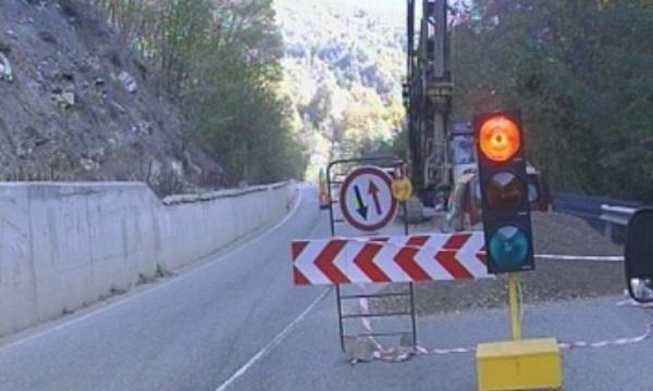 Започна изграждането на рухналия път за Пределa