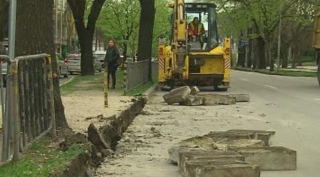 Опасен ремонт в центъра на Варна