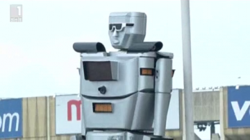 Зелена светлина: соларен полицай регулира движението