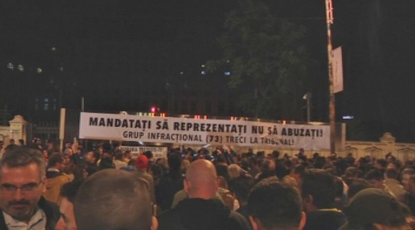 Протести в Румъния заради имунитет на депутат, разследван за убийство