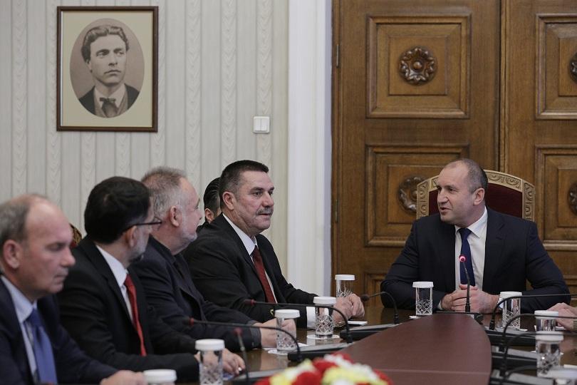 Румен Радев се срещна с делегация  от Конституционния съд на Македония