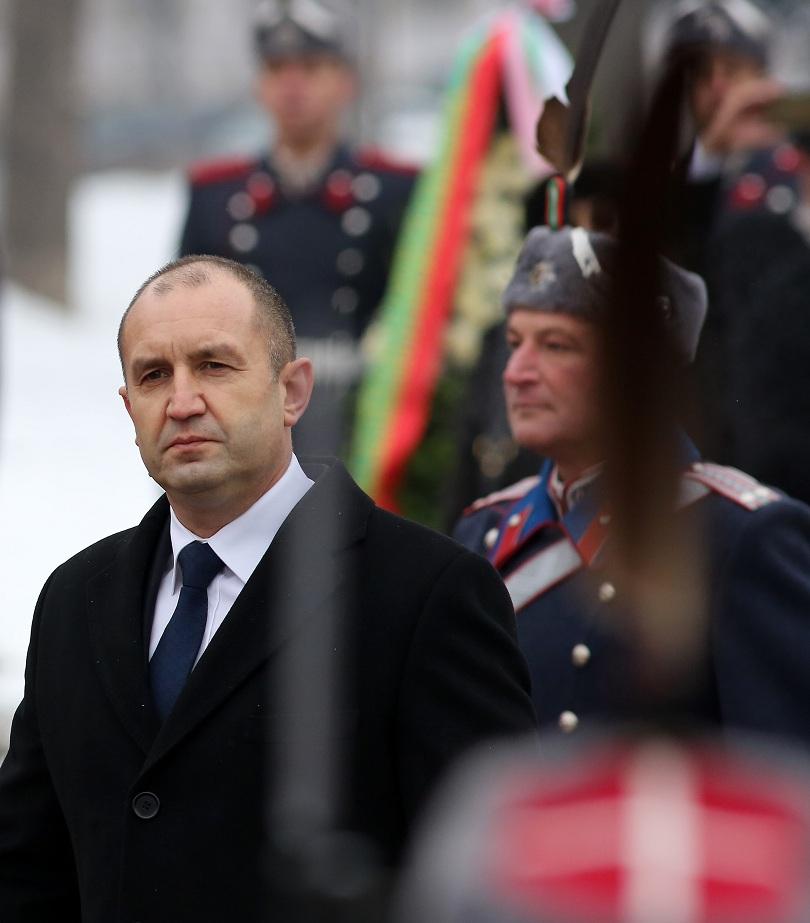 Кой е Румен Радев?