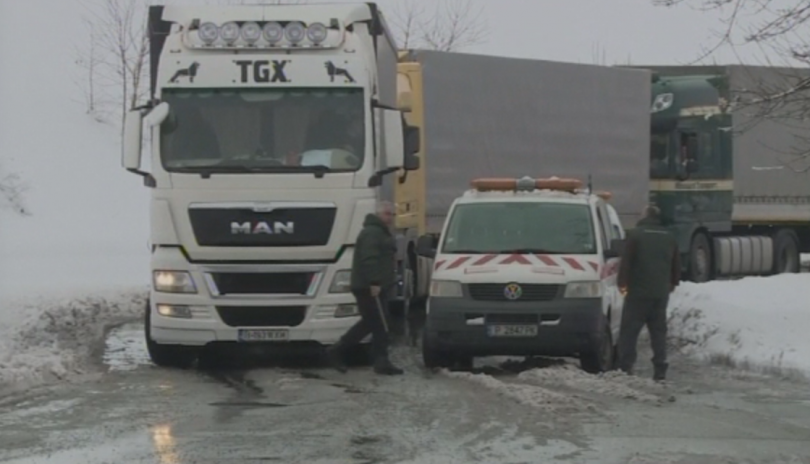 Напрежение на Дунав мост Румънски шофьор на ТИР пререди 120