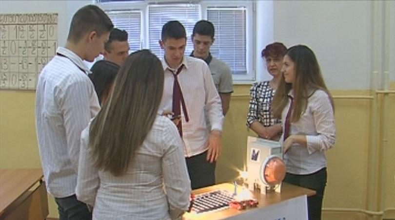 Русенски ученици изобретиха устройство за безопасно пресичане