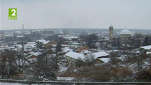 Дъжд и поледица в три области