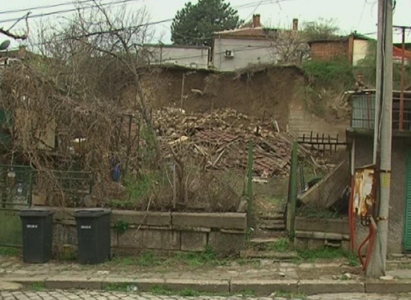 Къща рухна до основи в центъра на Русе, няма пострадали