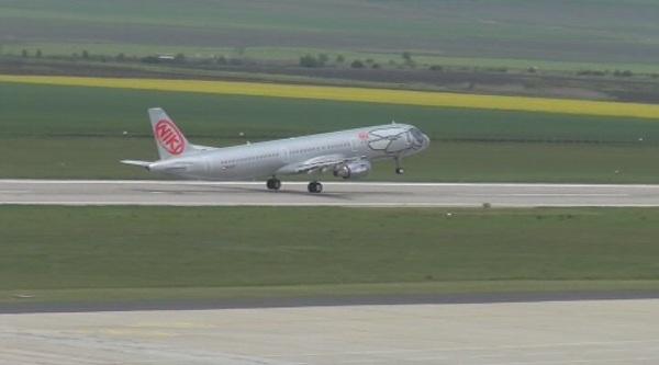 Самолет кацна извънредно в Бургас заради фалшив сигнал за бомба (ОБЗОР)