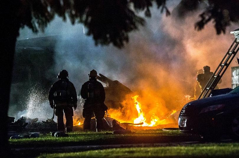 Малък самолет се разби в жилищен район в Калифорния, има загинали