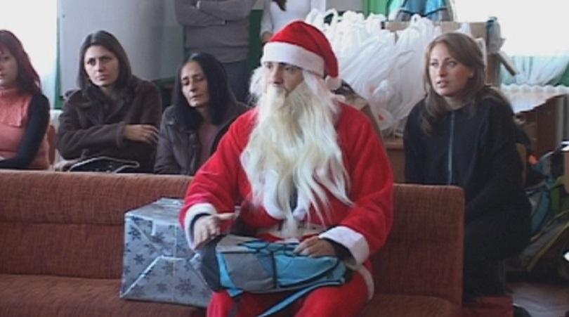 БНТ помогна на Дядо Коледа с подаръците