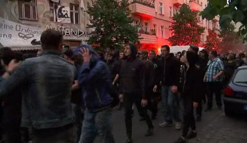 Сблъсъци между крайнолеви и полиция в Берлин (ВИДЕО)
