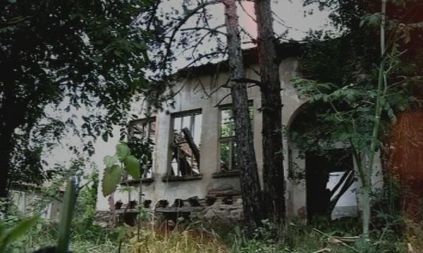 Само две снимки пазят спомена за училището в село Пърличево