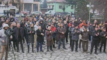 Село Баня протестира срещу строеж на сметище (обновена)