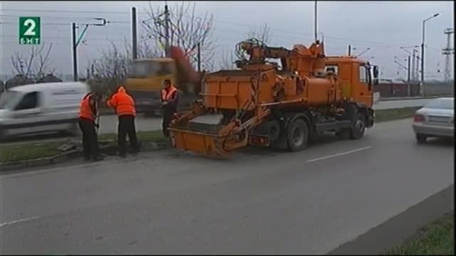 Чистят отводнителните шахти във Варна