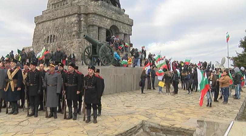 На поход към Шипка в помощ на самотна майка