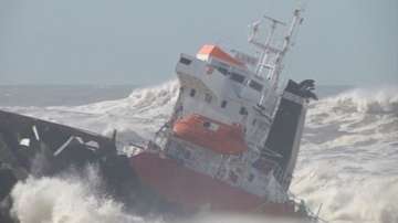 Франция се бори да предотврати екокатастрофа