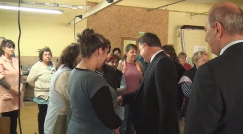 Николай Ненчев се срещна с протестиращите шивачки в Калофер