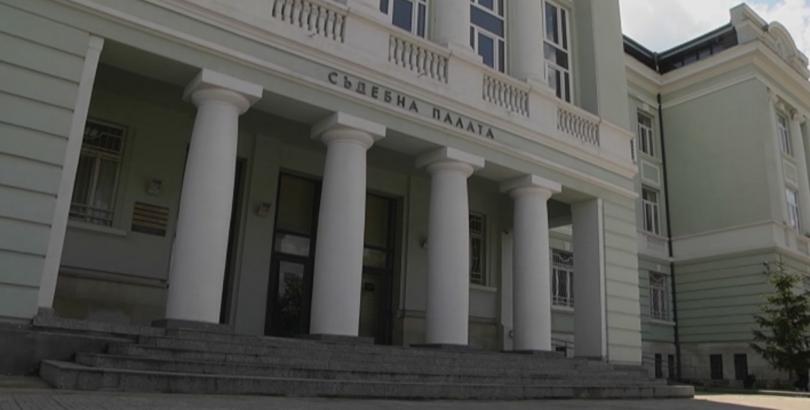 Домашен арест за полицая, обрал бензиностанция