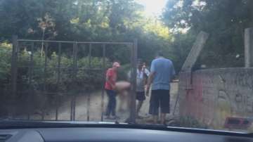 Метална порта на пътя за плажа на Силистар