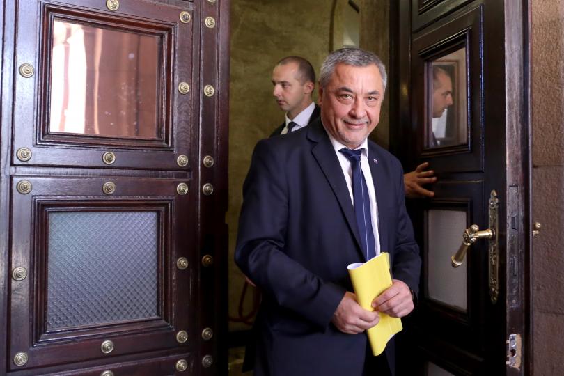 Валери Симеонов обяви мерки срещу неспазването на обществения ред в Шекер махала