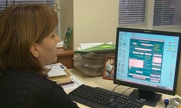 Вижте как манипулира системата за разпределение на дела