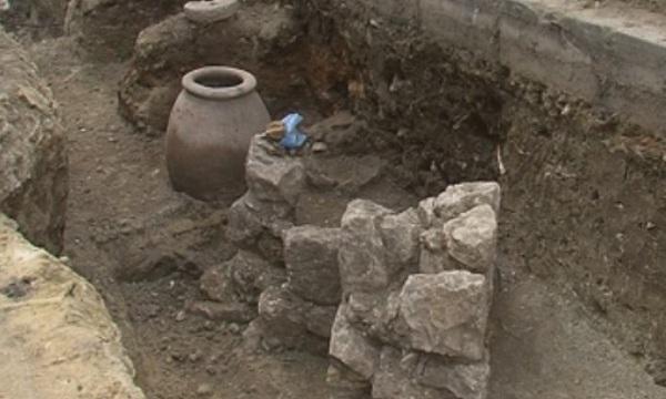 Археолози откриха скелет на мъж в центъра на Варна