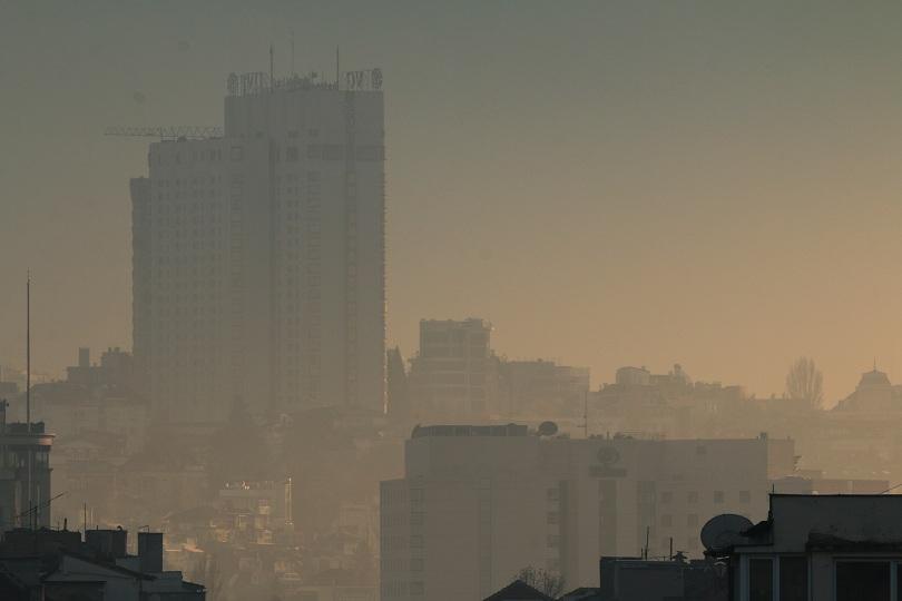 И днес опасно мръсен въздух в столицата гъста мъгла